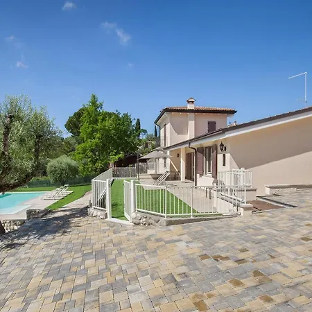 Chiara 1- In Con Piscina Villa *